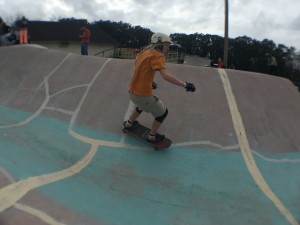OneoftheTenneybrosridinghisboardswitchdownthesnake